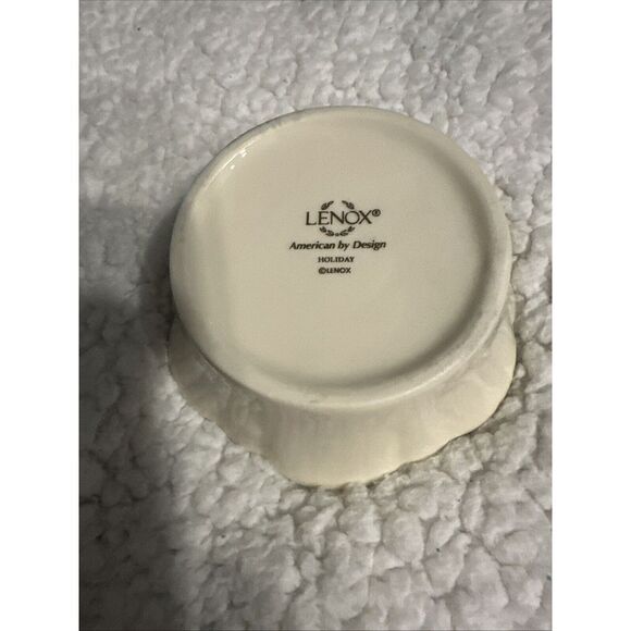 LENOX Round Fluted "Love" Holiday Dish 4.5"   *NEW* unused, original‎ sticker - Picture 2 of 2